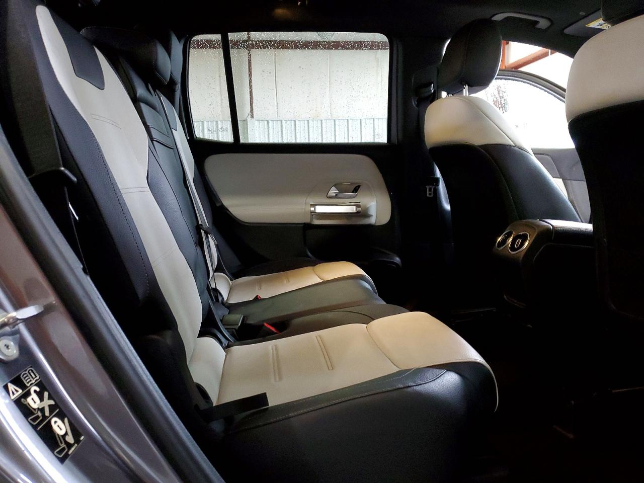 2020 MERCEDES-BENZ GLB 250 photo 10