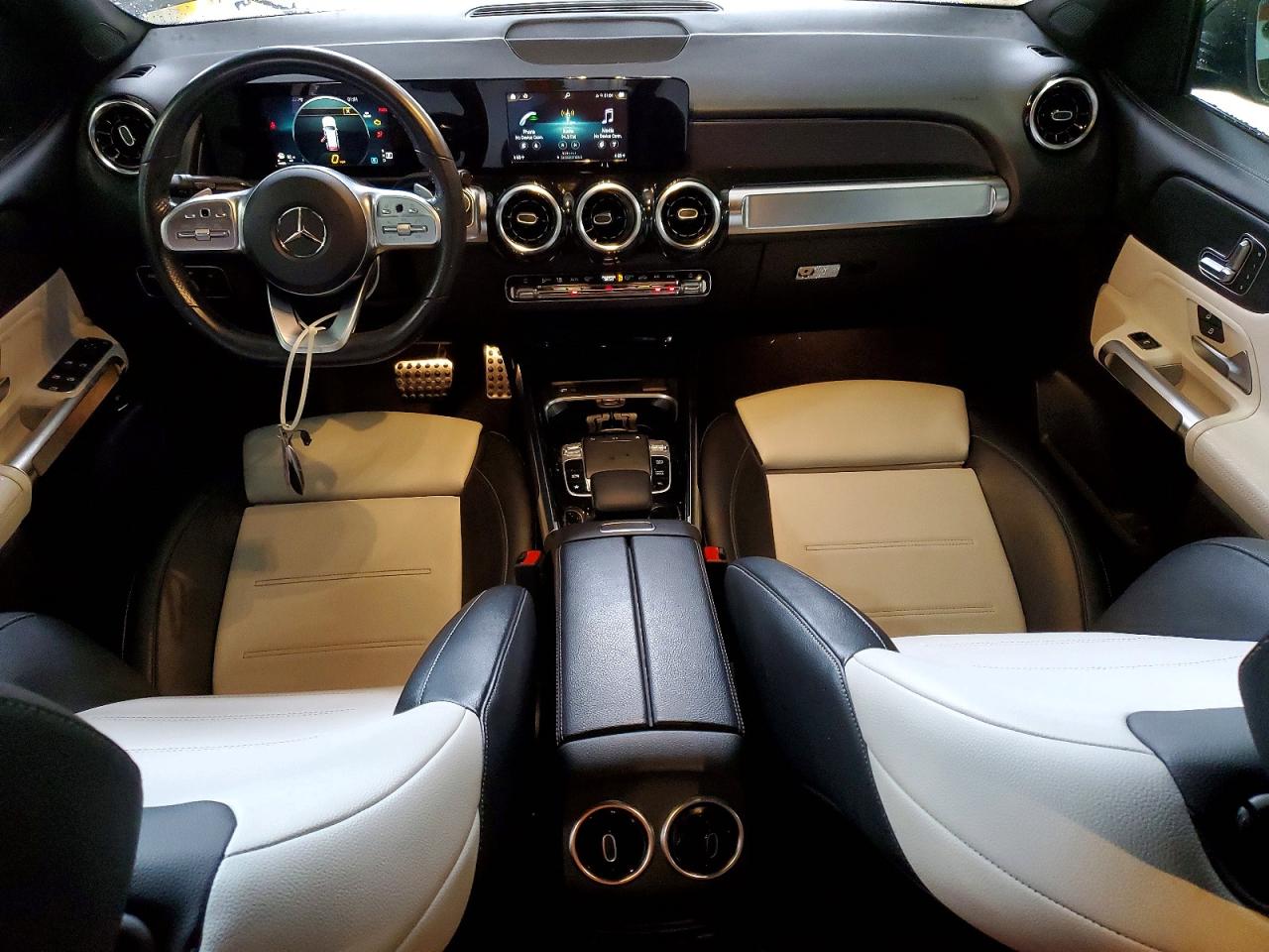 2020 MERCEDES-BENZ GLB 250 photo 8