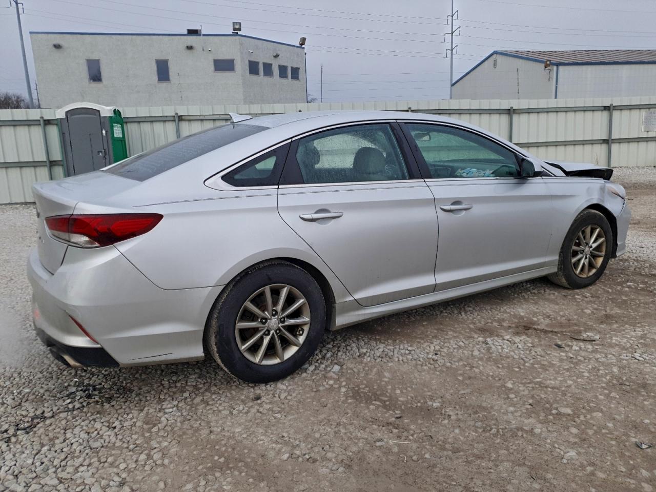 2018 HYUNDAI SONATA SE photo 3