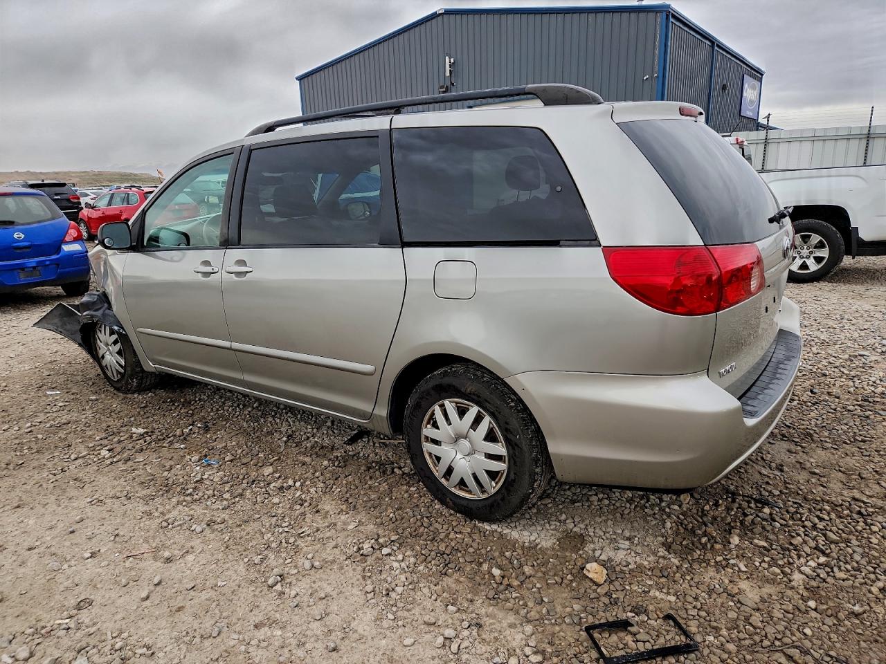 2008 TOYOTA SIENNA CE photo 2