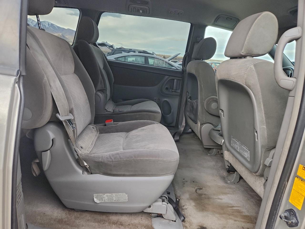 2008 TOYOTA SIENNA CE photo 11