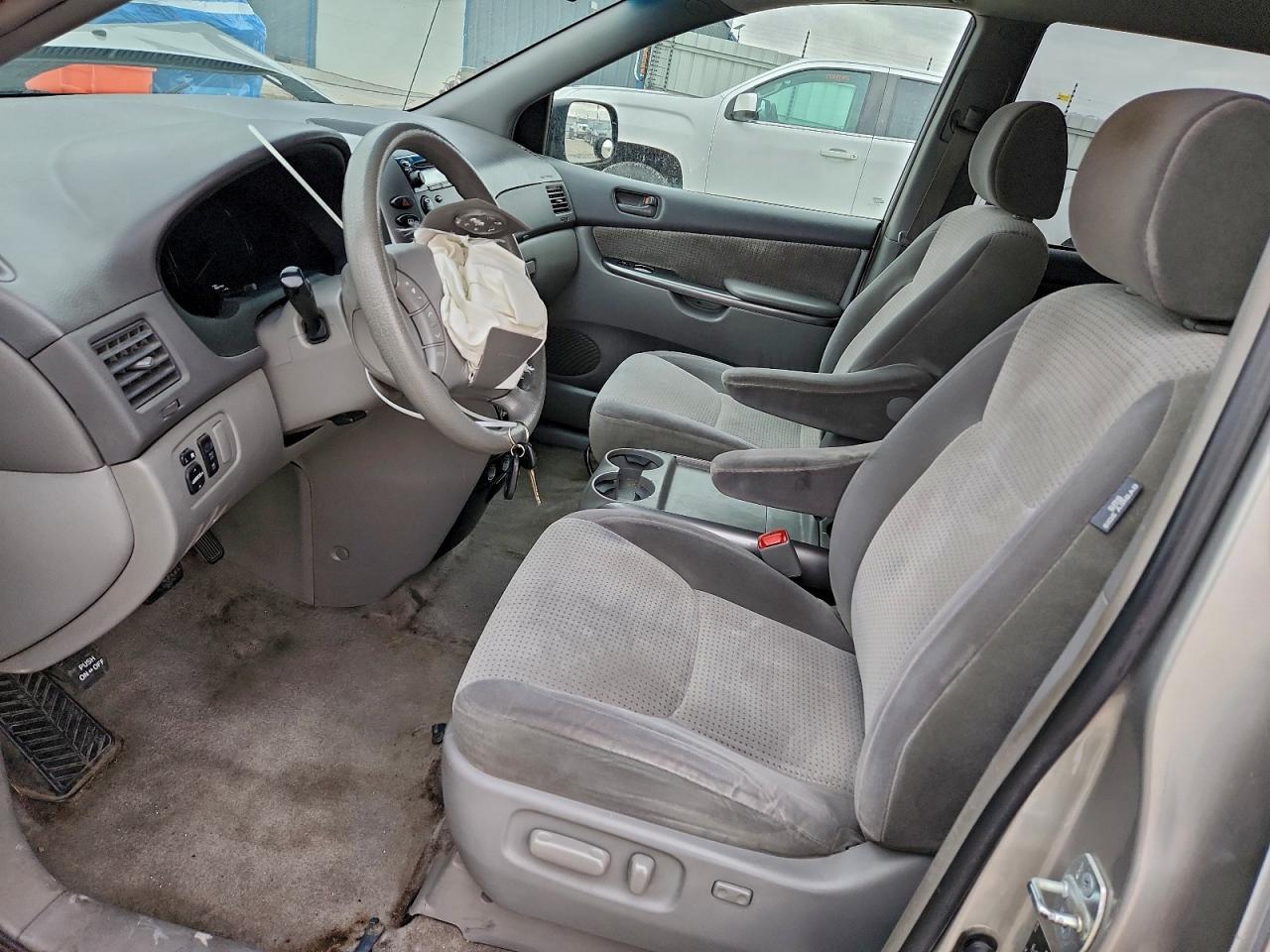 2008 TOYOTA SIENNA CE photo 7