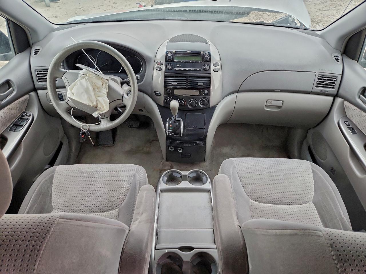 2008 TOYOTA SIENNA CE photo 8