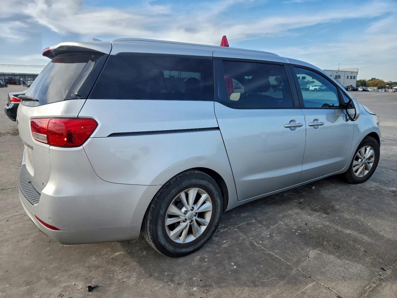 2016 KIA SEDONA LX photo 3