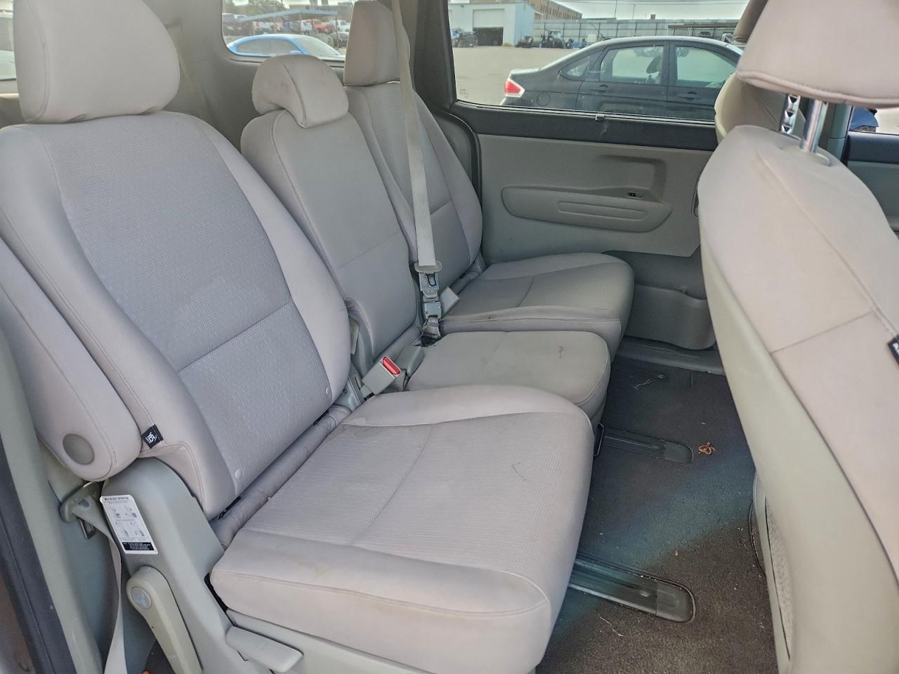 2016 KIA SEDONA LX photo 11