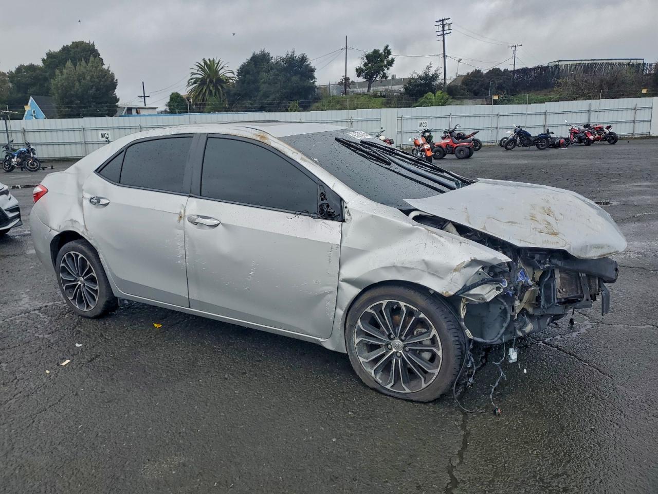 2014 TOYOTA COROLLA L photo 4