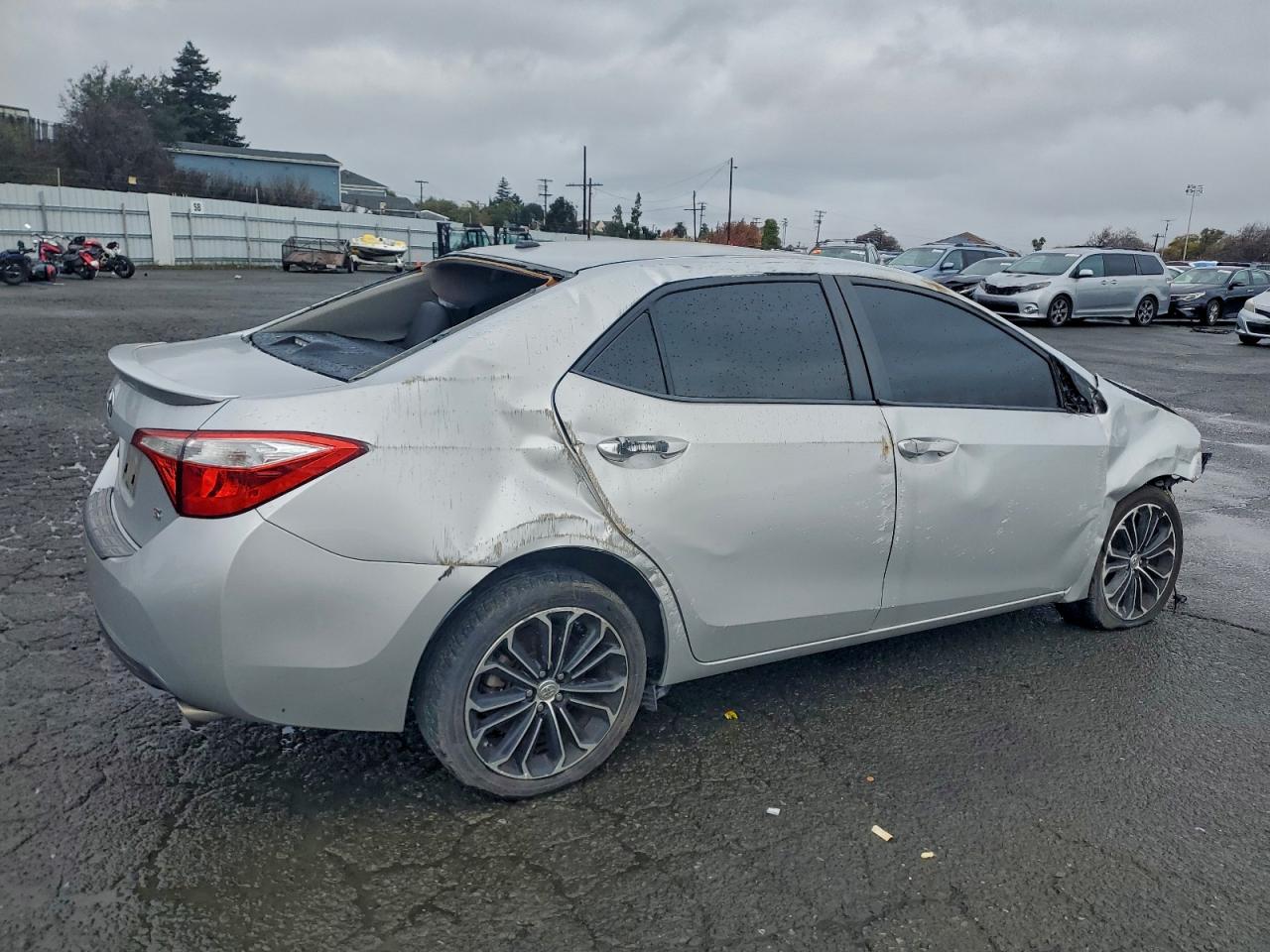 2014 TOYOTA COROLLA L photo 3