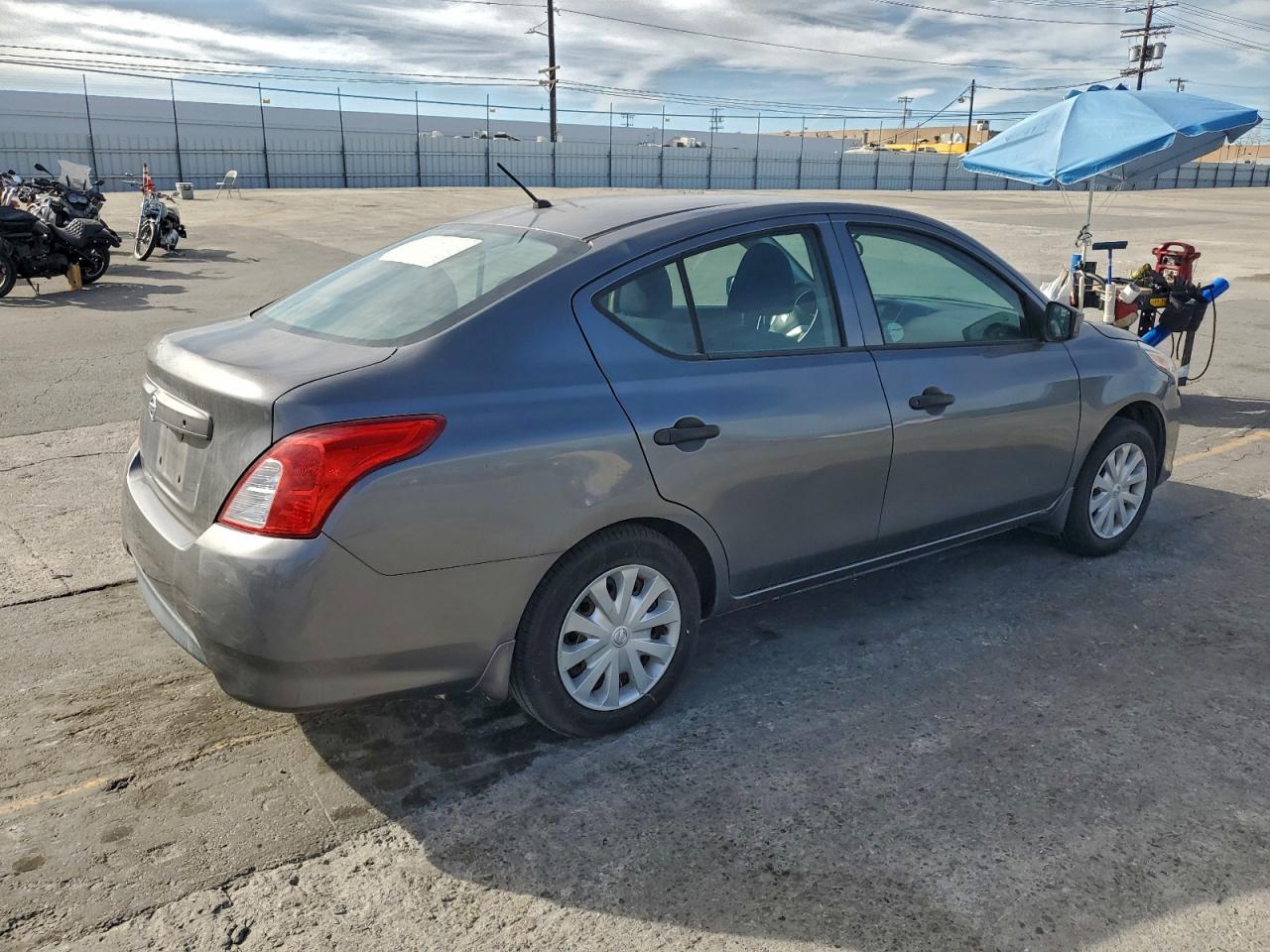 2018 NISSAN VERSA S photo 3