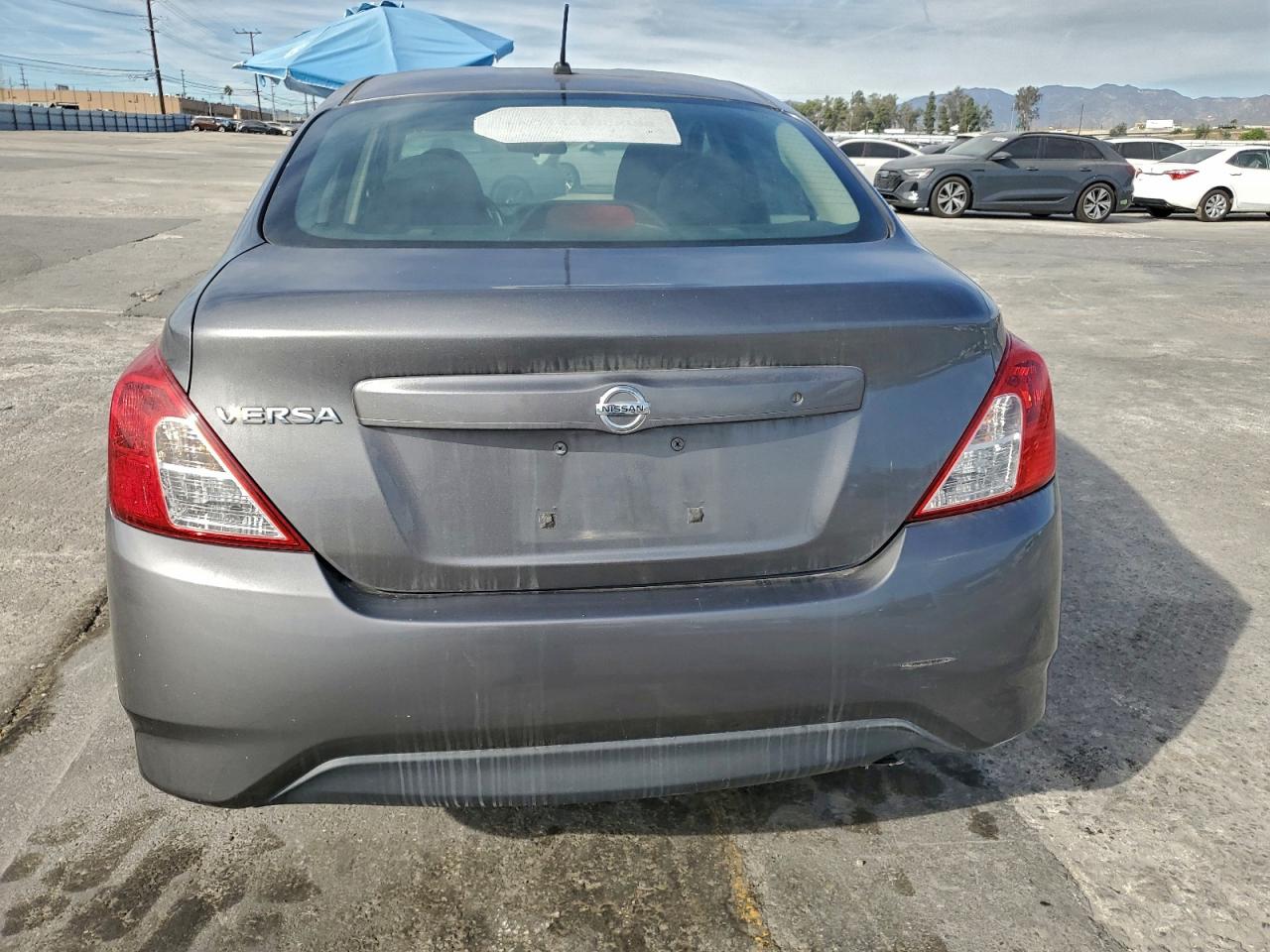 2018 NISSAN VERSA S photo 6