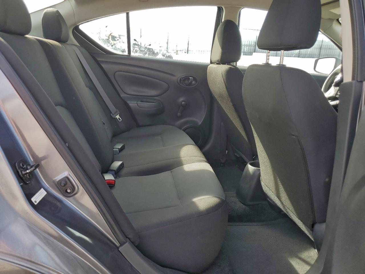 2018 NISSAN VERSA S photo 10