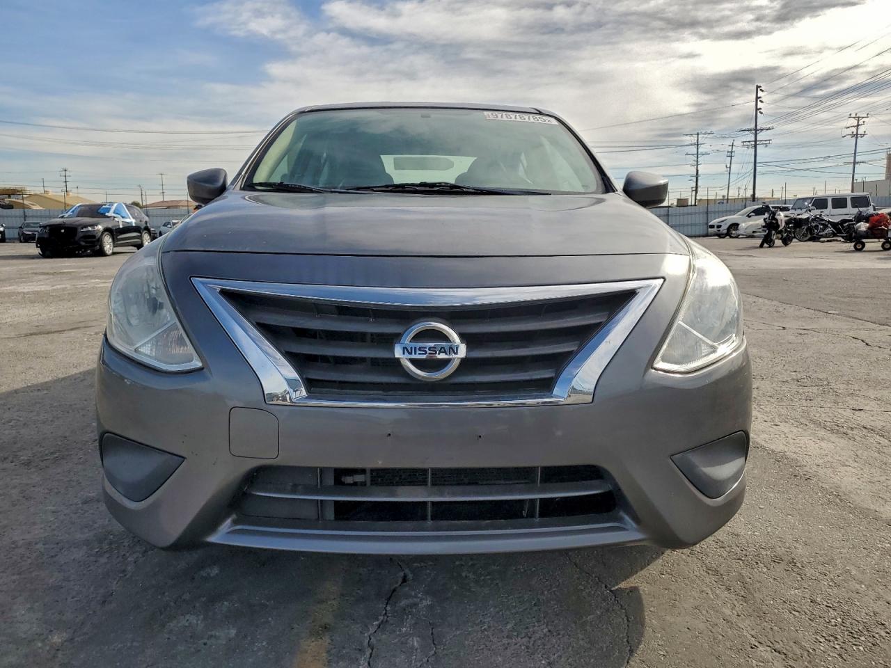 2018 NISSAN VERSA S photo 5