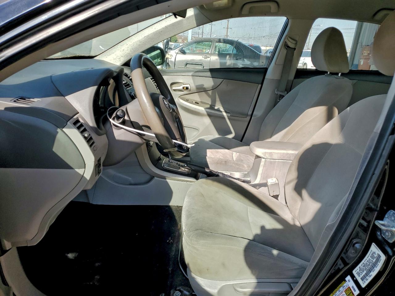 2010 TOYOTA COROLLA photo 7