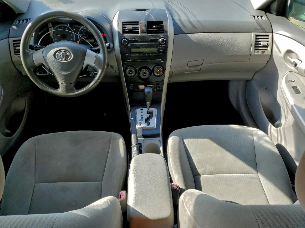 2010 TOYOTA COROLLA photo 8