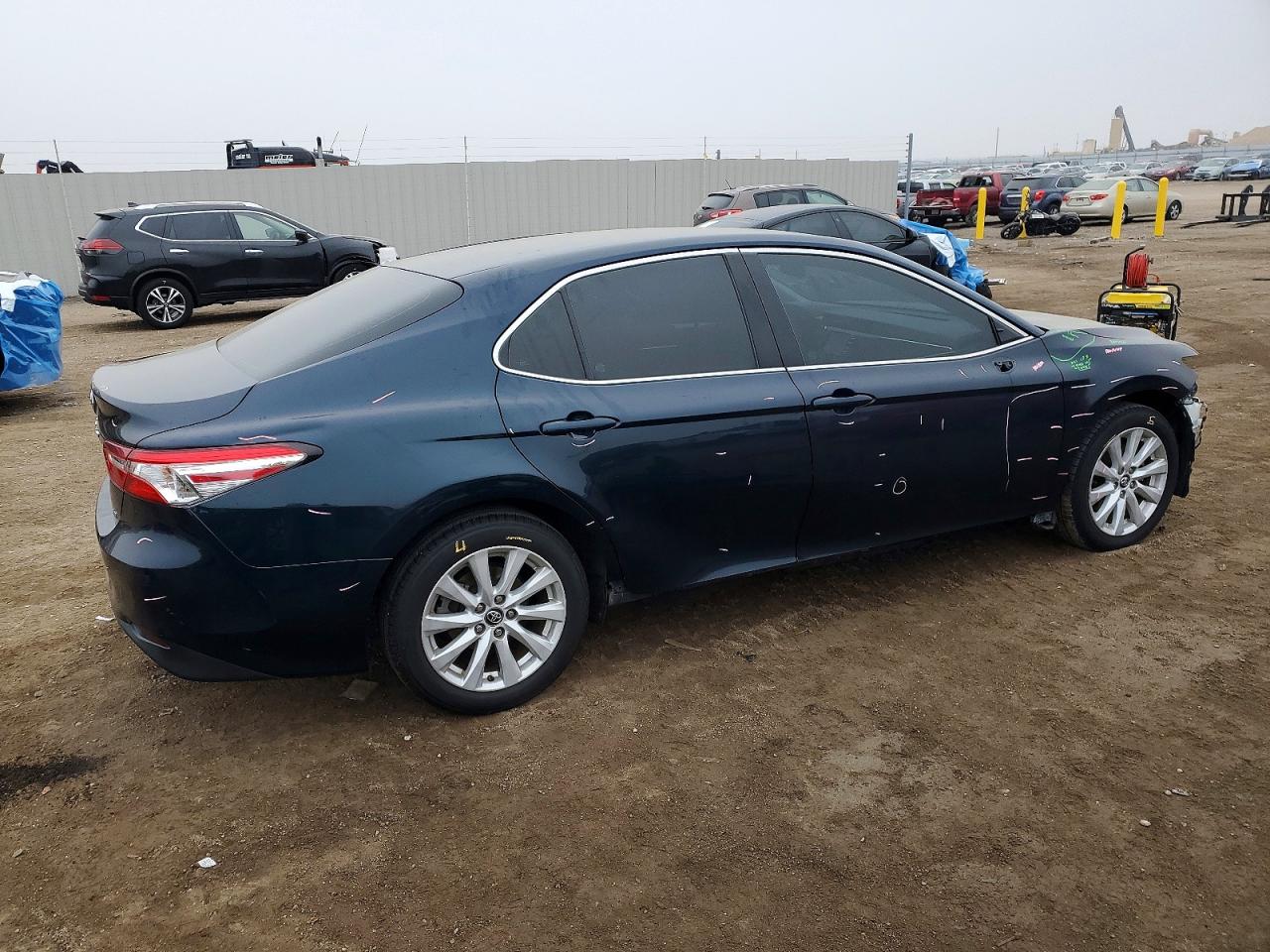 2018 TOYOTA CAMRY L photo 3
