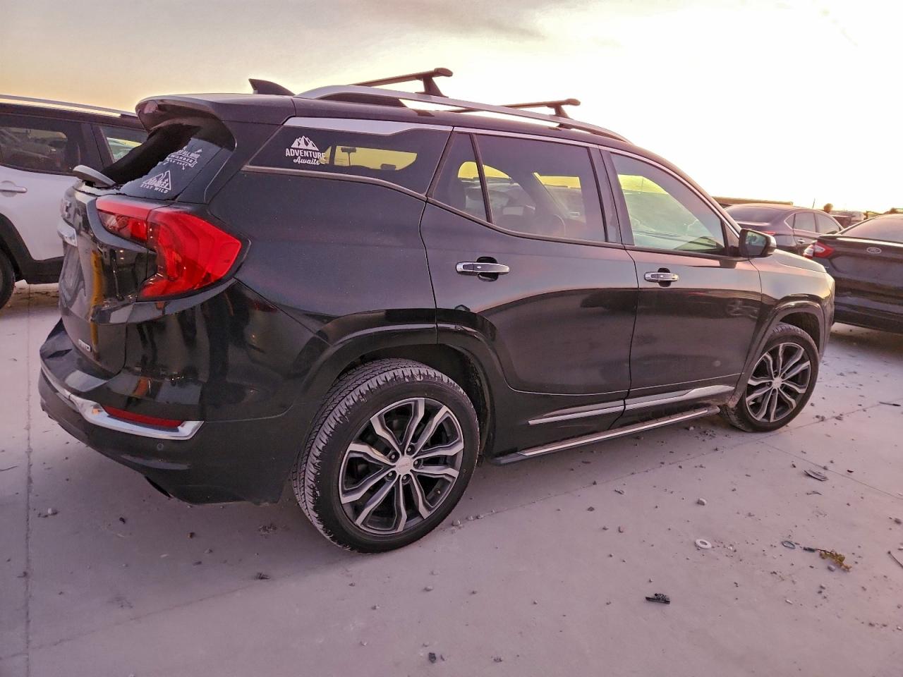 2018 GMC TERRAIN DENALI photo 3