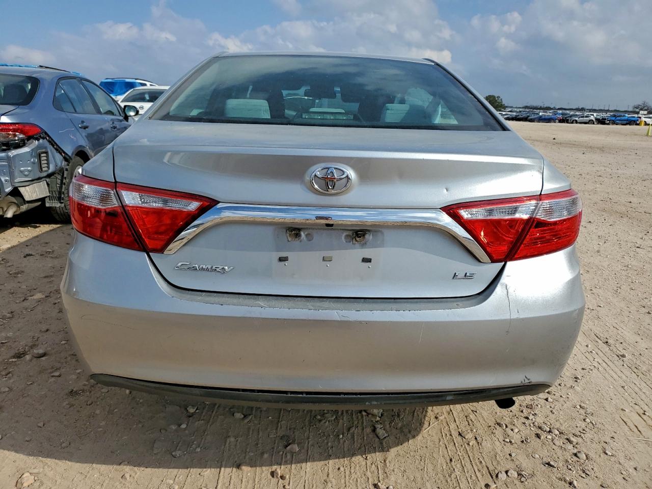 2016 TOYOTA CAMRY LE photo 6