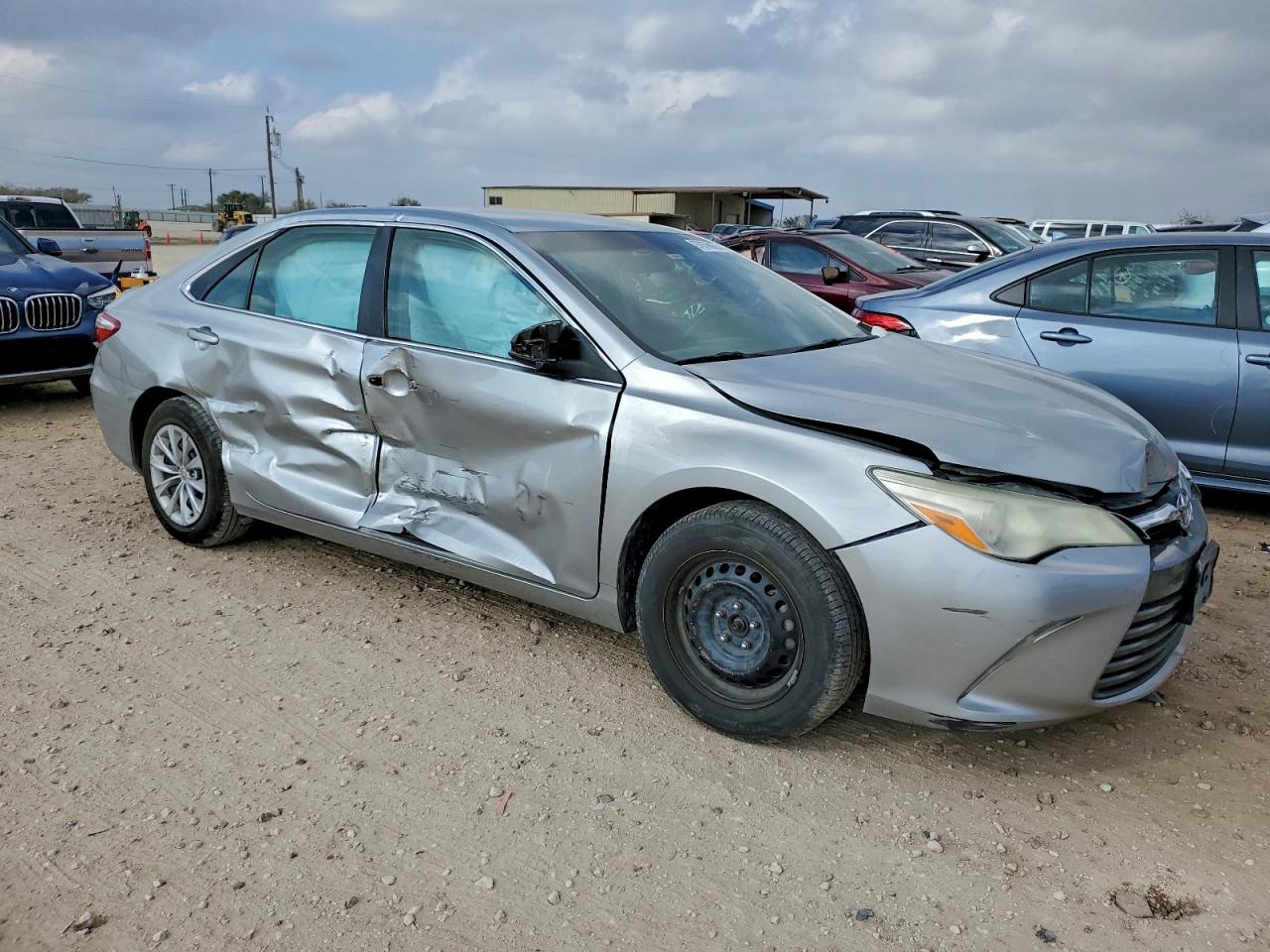 2016 TOYOTA CAMRY LE photo 4