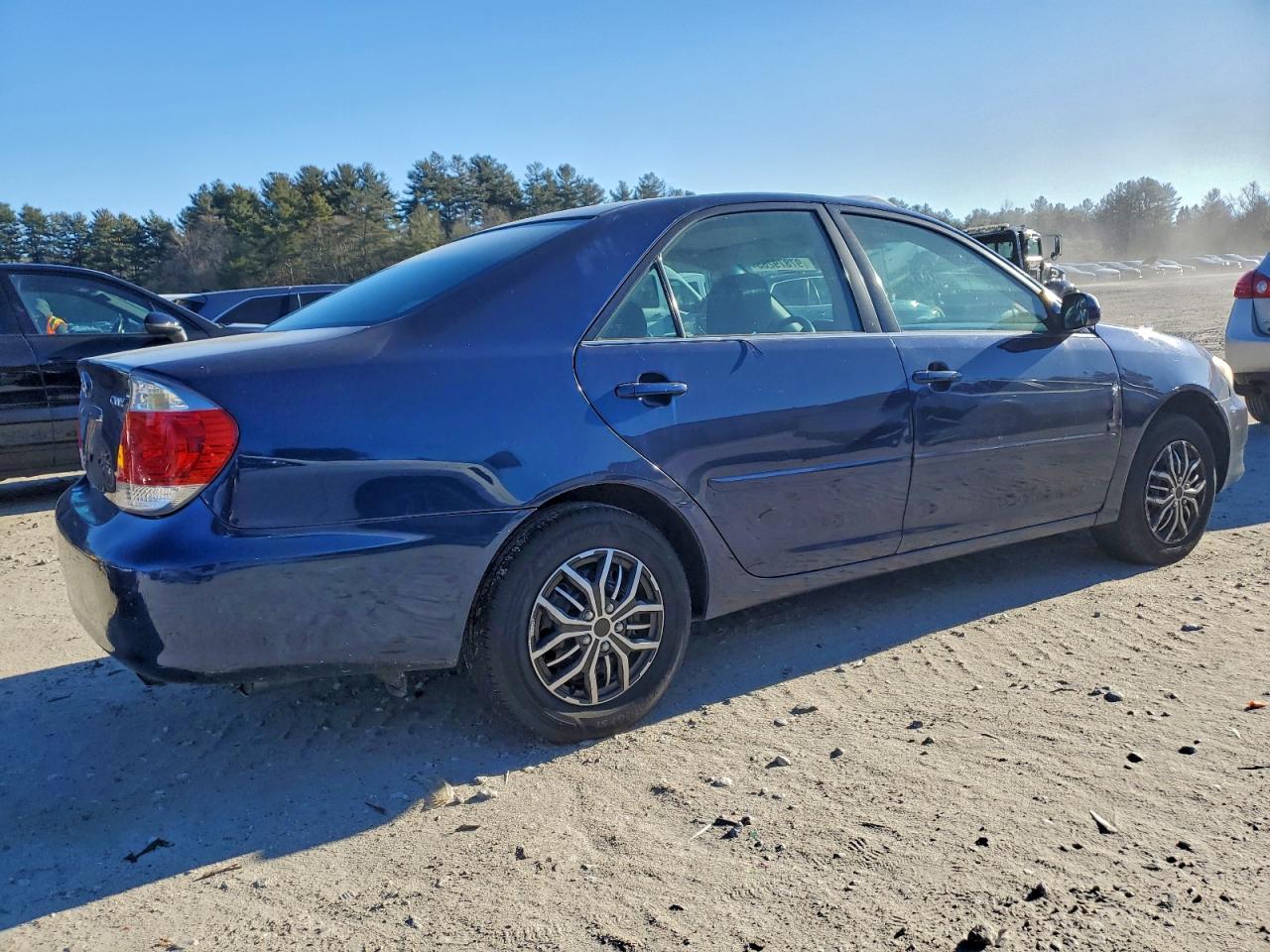 2006 TOYOTA CAMRY LE photo 3