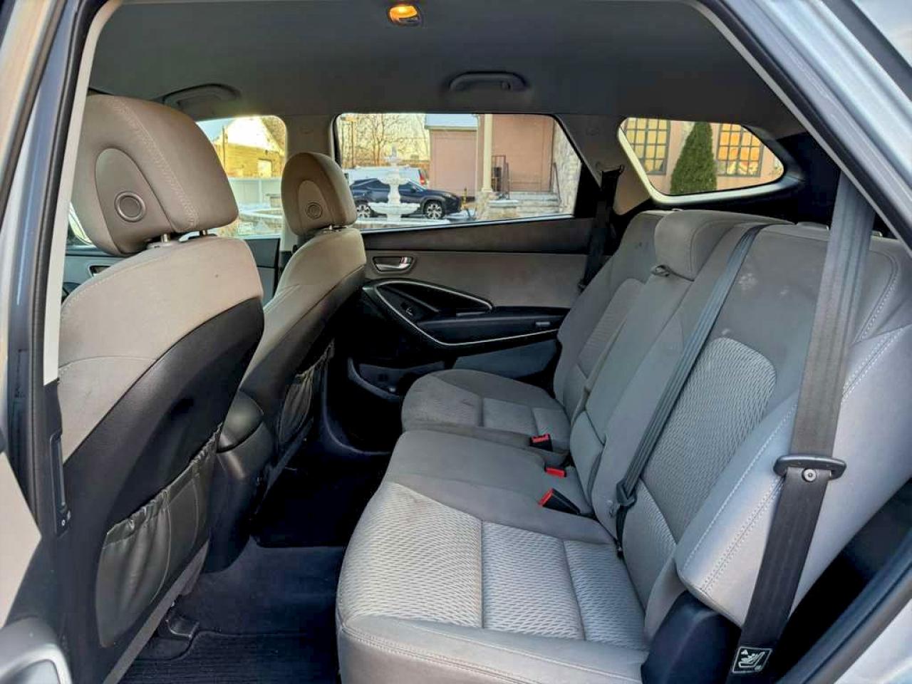 2016 HYUNDAI SANTA FE SE photo 9