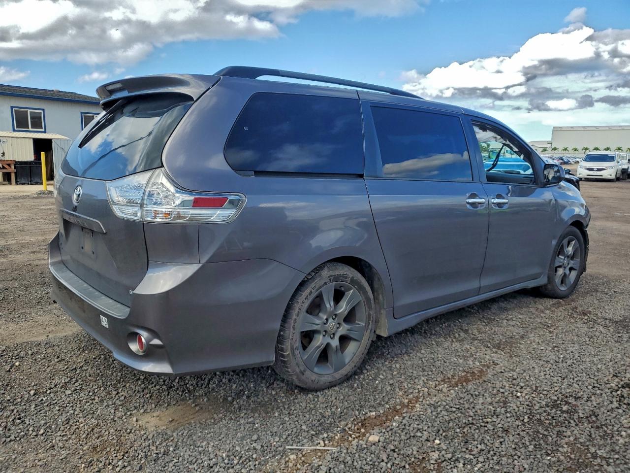 2015 TOYOTA SIENNA SPORT photo 3