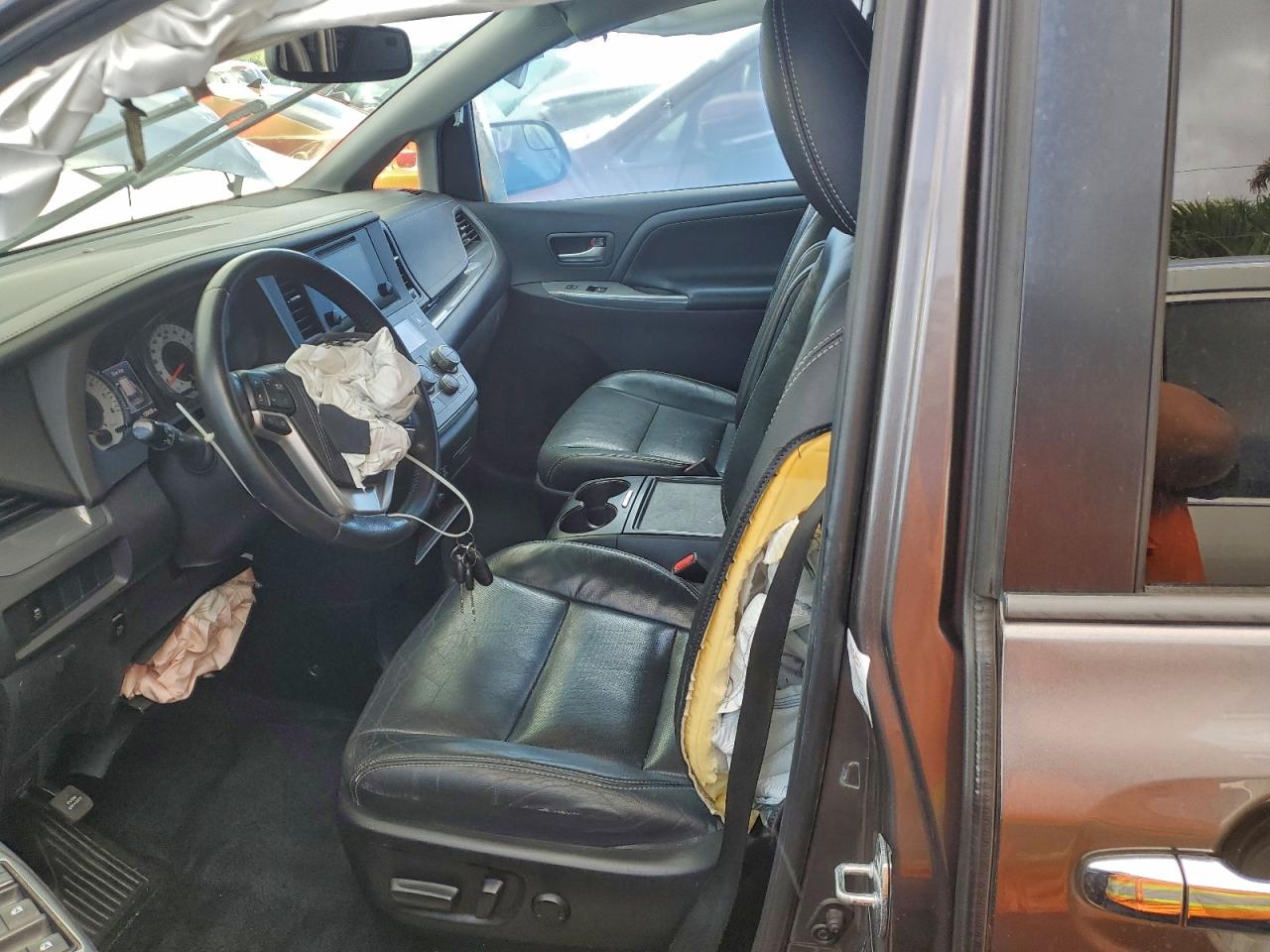 2015 TOYOTA SIENNA SPORT photo 7