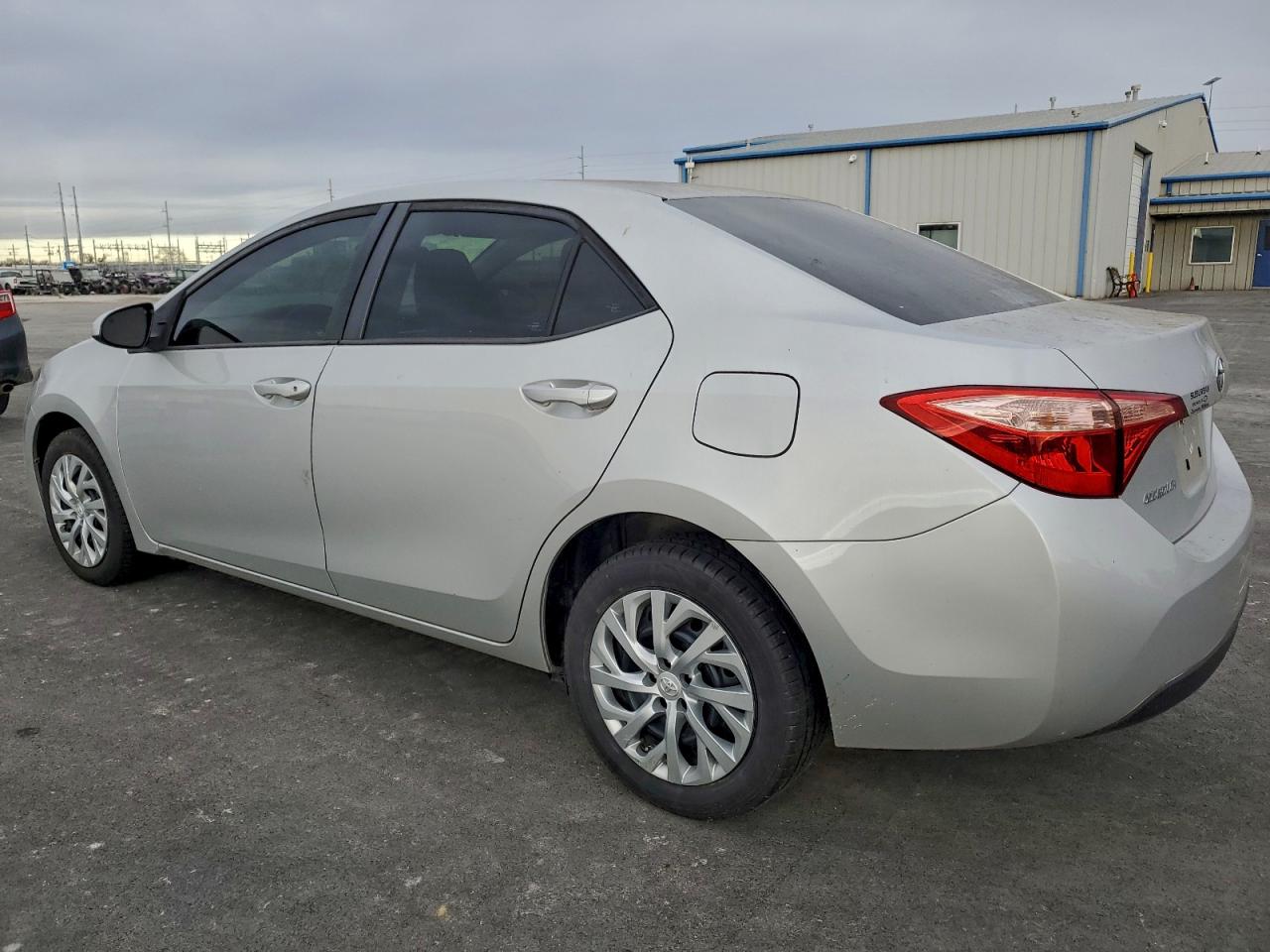 2019 TOYOTA COROLLA L photo 2