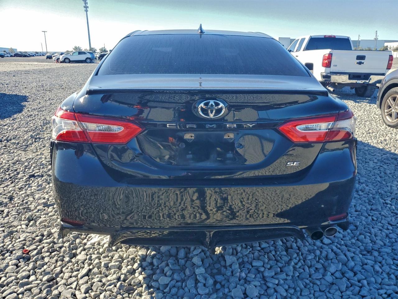 2020 TOYOTA CAMRY SE photo 6