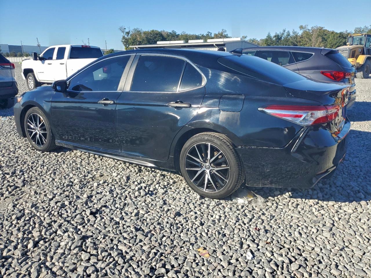2020 TOYOTA CAMRY SE photo 2