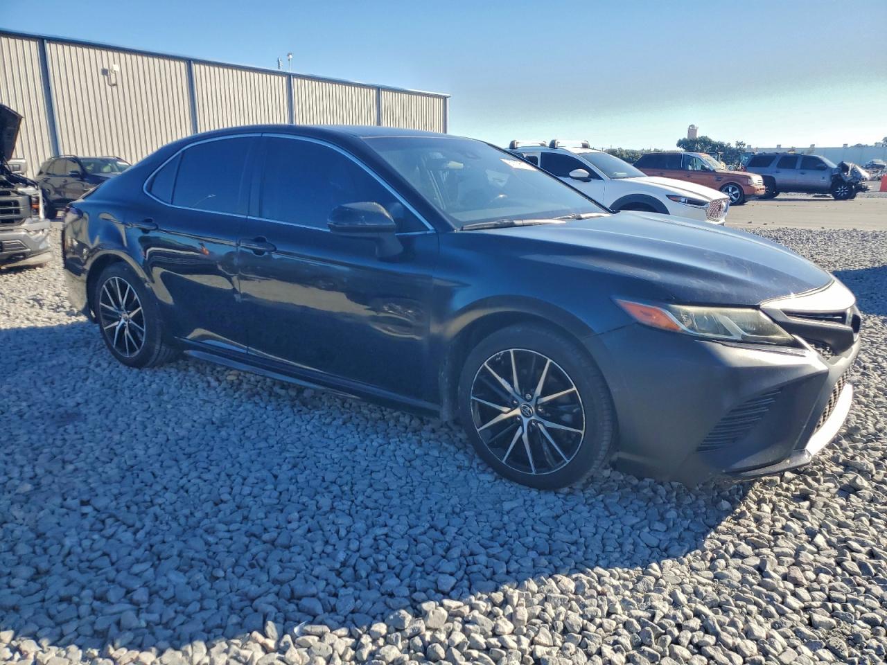 2020 TOYOTA CAMRY SE photo 4