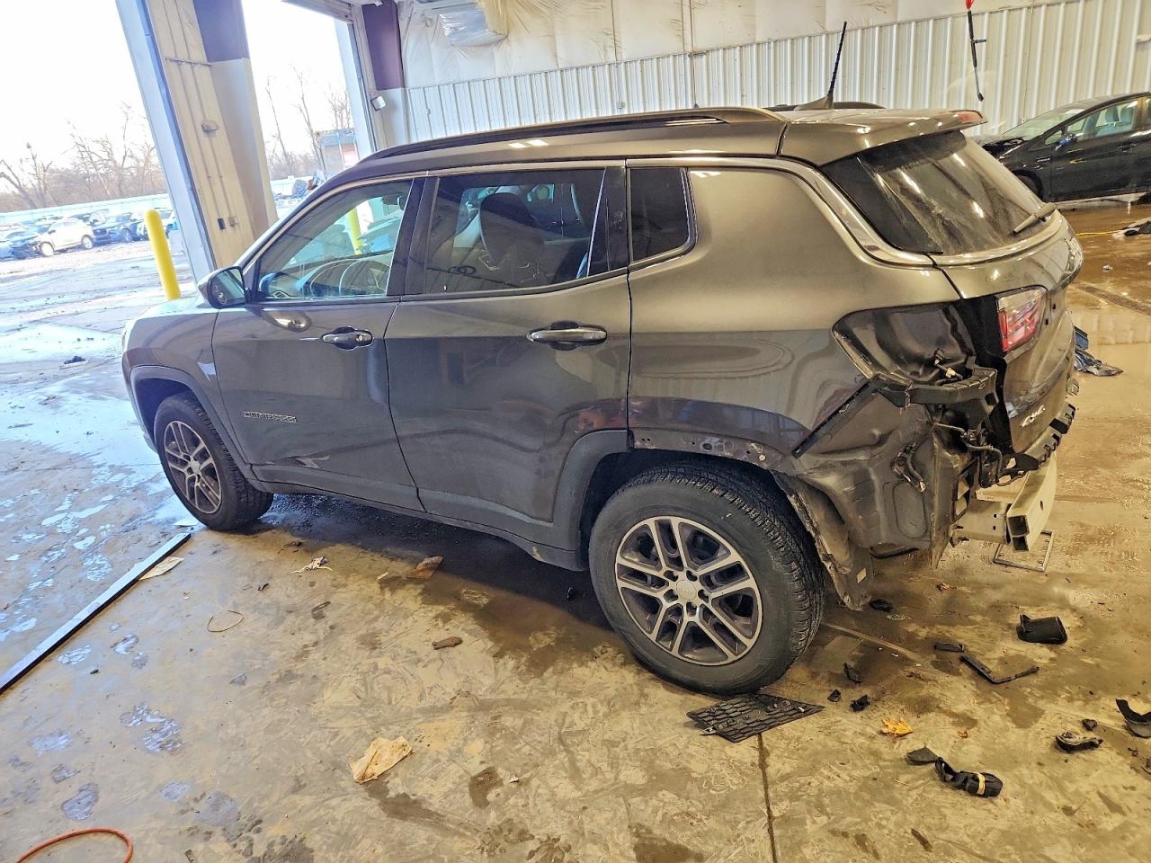 2017 JEEP COMPASS LATITUDE photo 2
