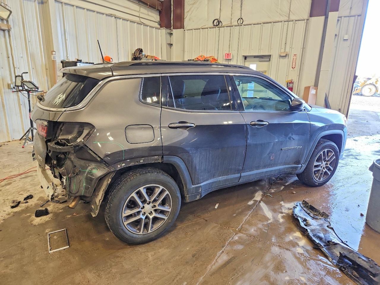 2017 JEEP COMPASS LATITUDE photo 3