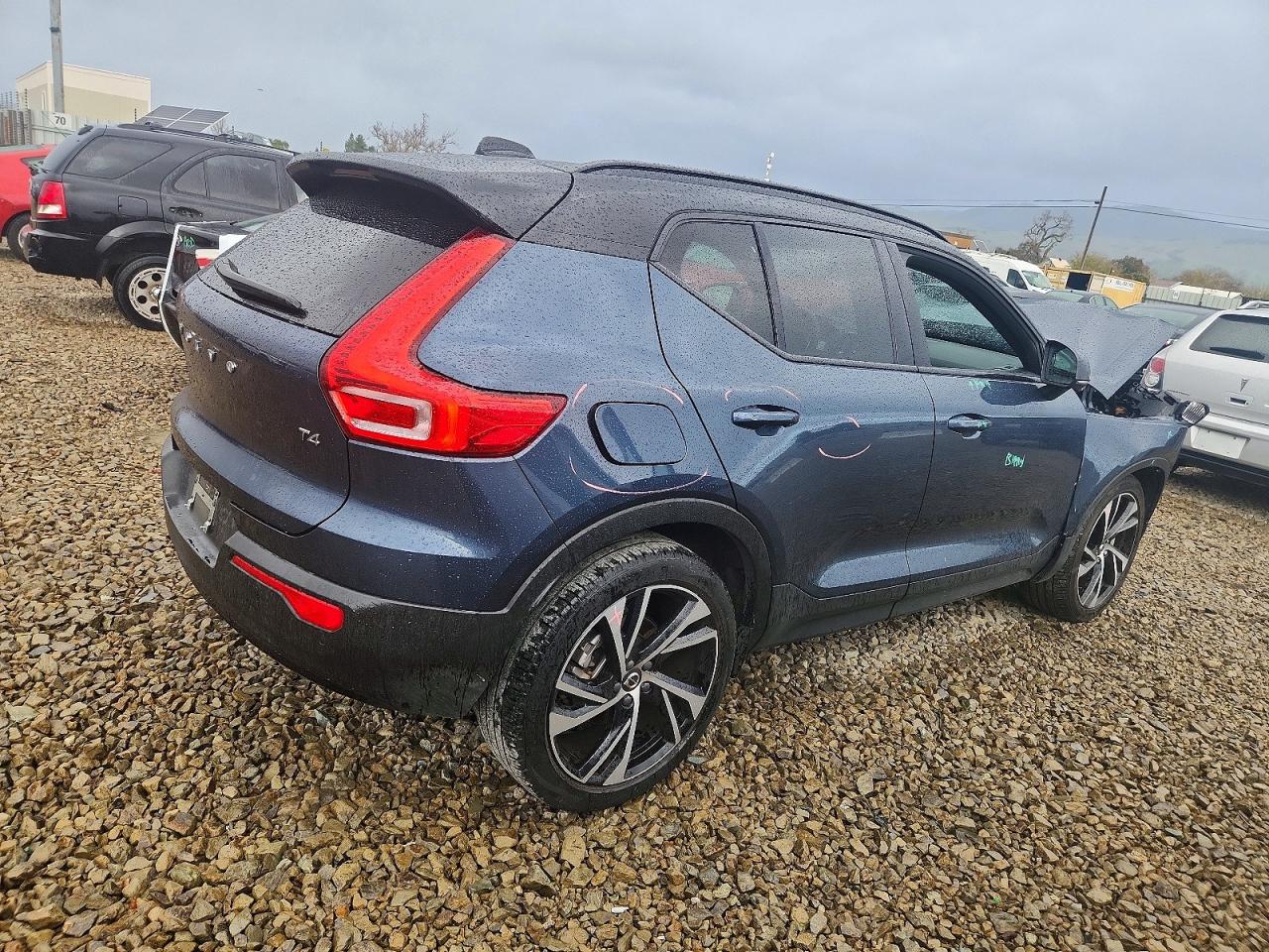 2022 VOLVO XC40 T4 R-DESIGN photo 3