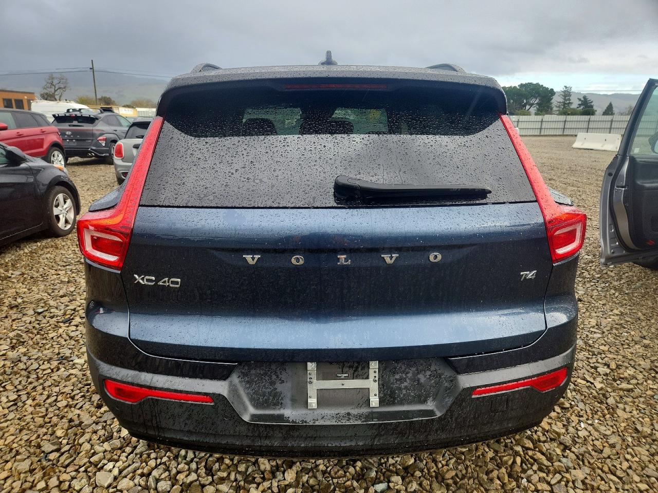 2022 VOLVO XC40 T4 R-DESIGN photo 6