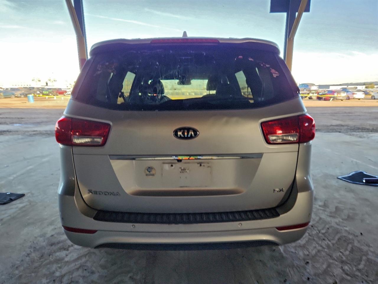 2016 KIA SEDONA EX photo 6