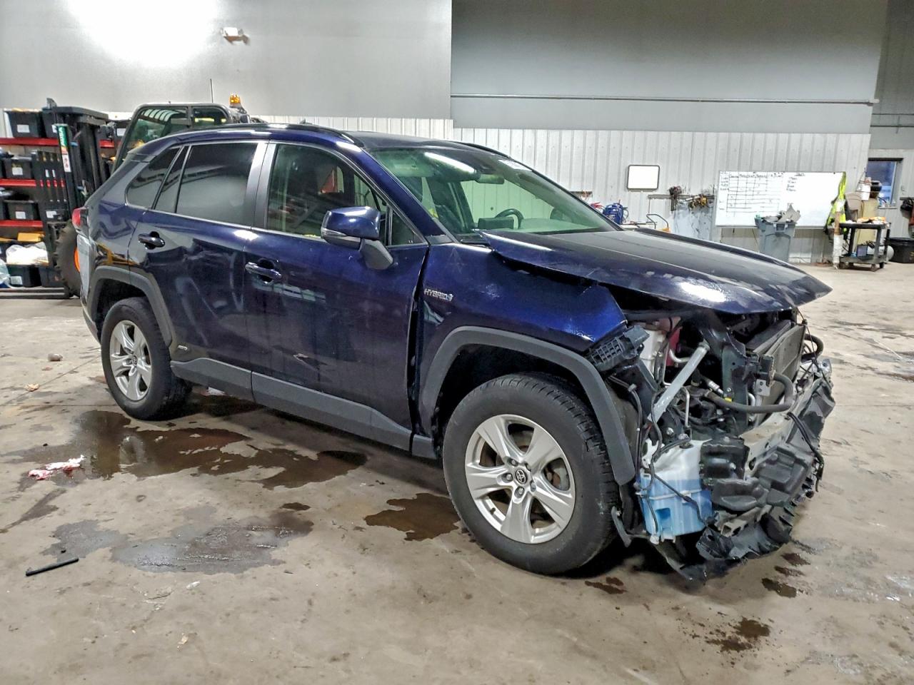 2021 TOYOTA RAV4 XLE photo 4