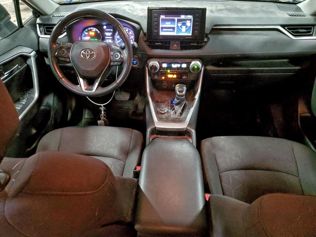 2021 TOYOTA RAV4 XLE photo 8