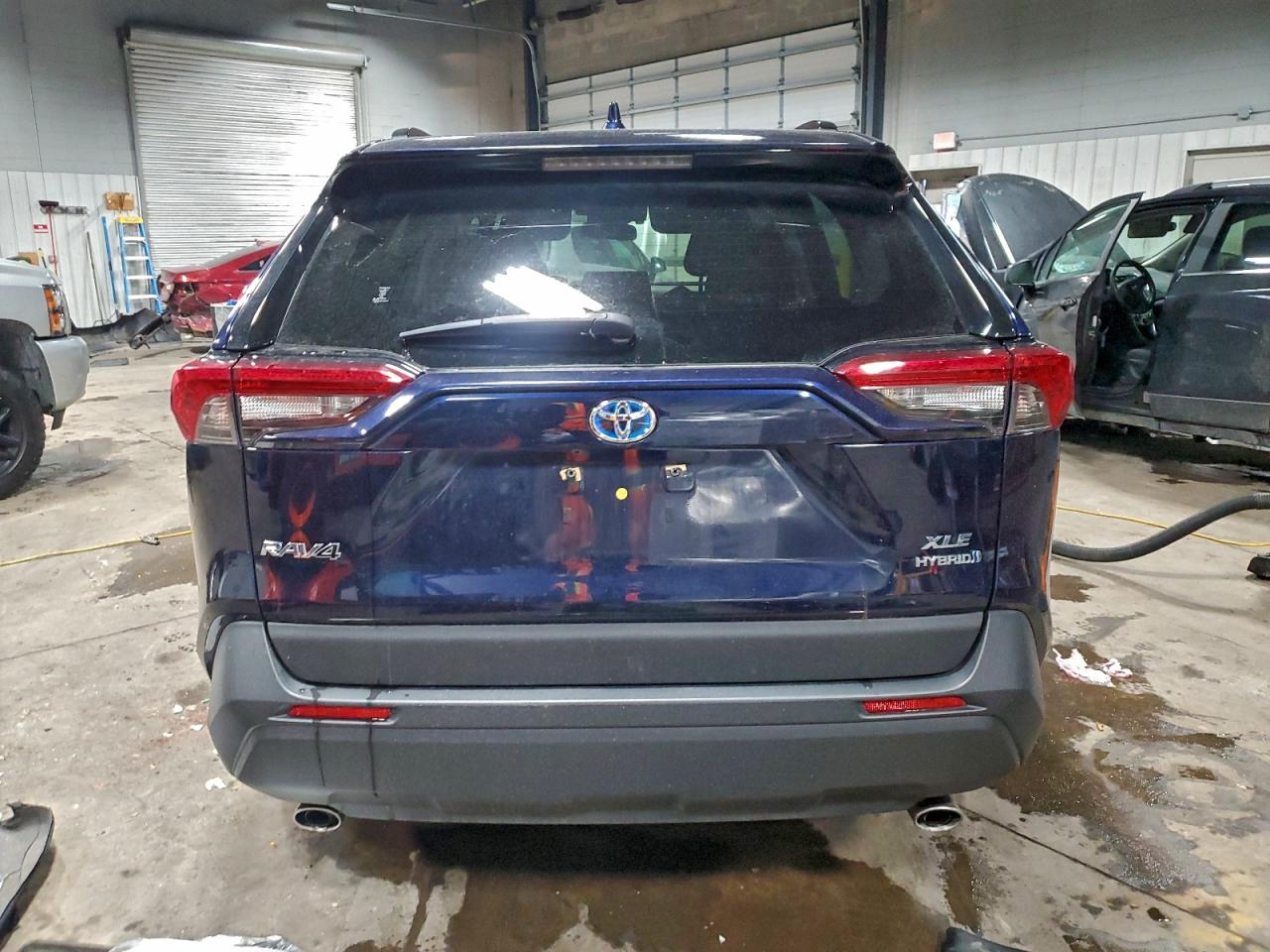 2021 TOYOTA RAV4 XLE photo 6
