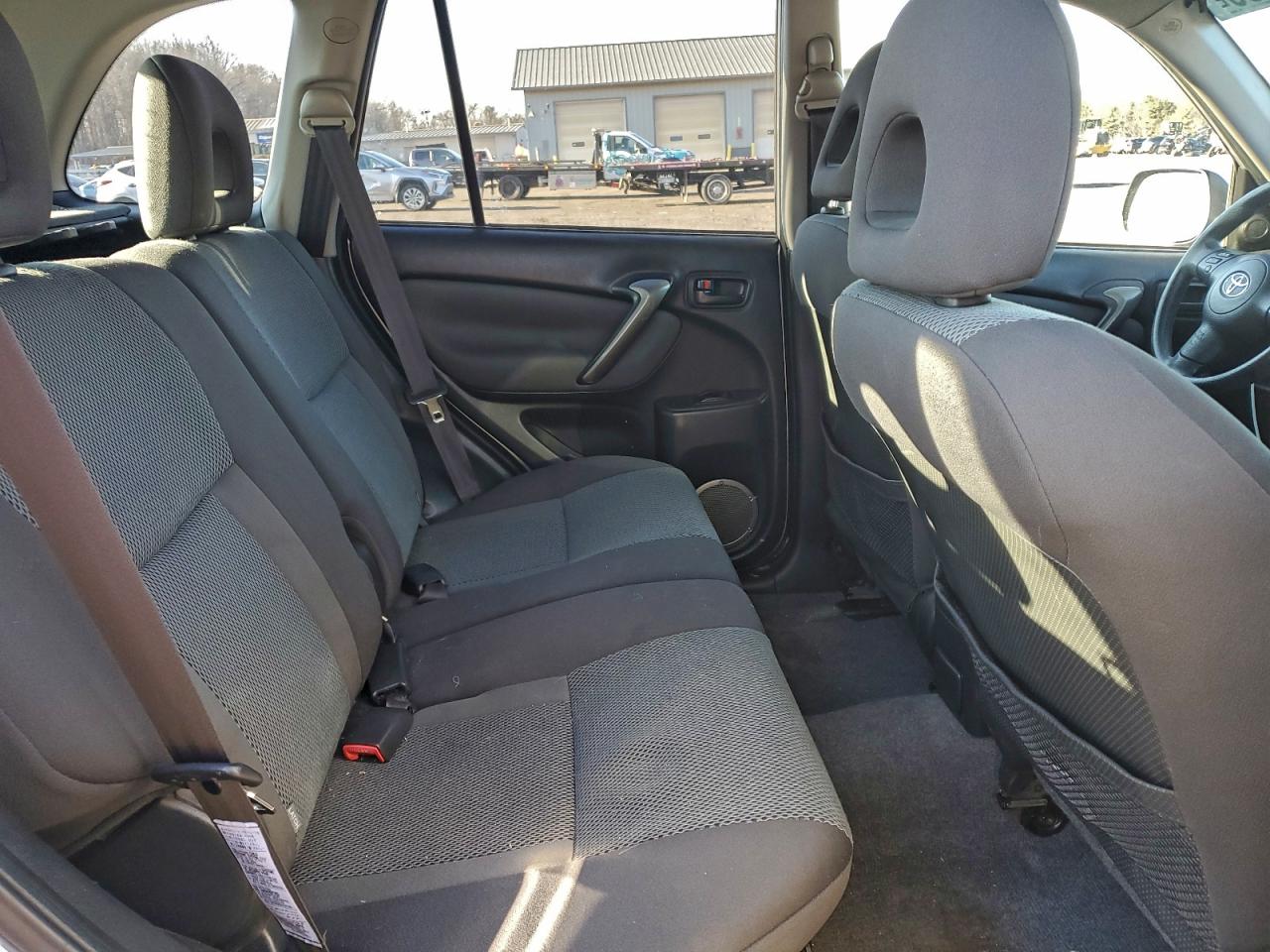 2004 TOYOTA RAV4 photo 11