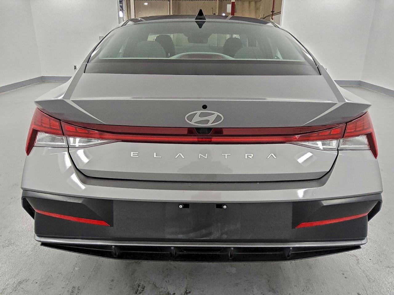 2025 HYUNDAI ELANTRA SEL photo 6