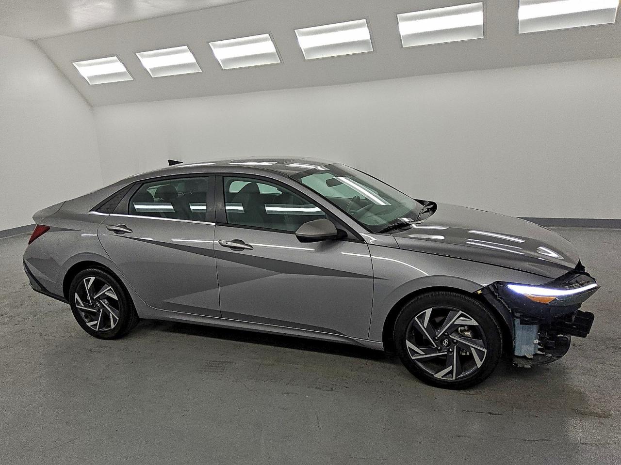 2025 HYUNDAI ELANTRA SEL photo 4