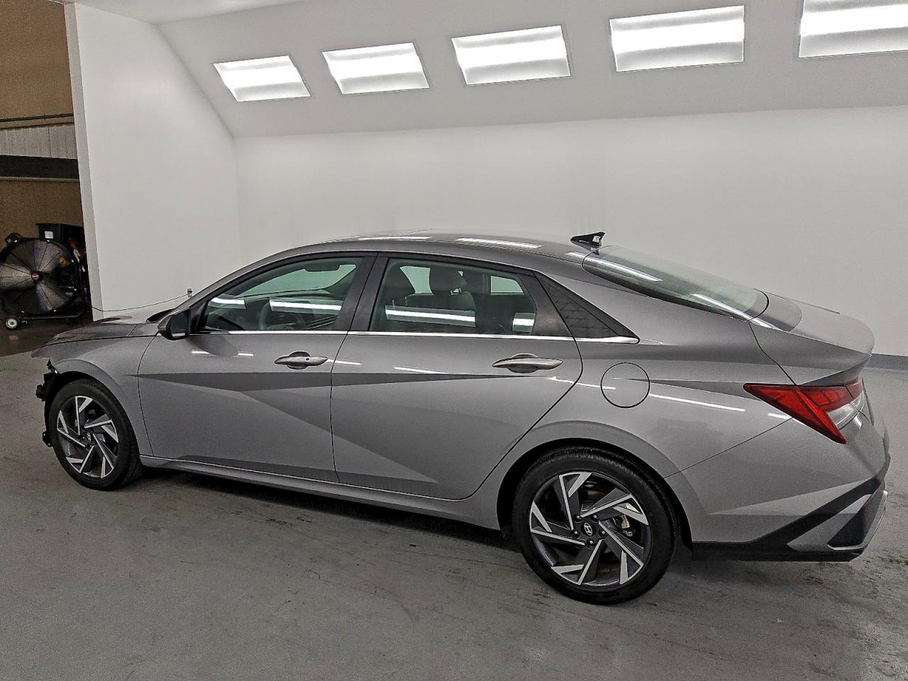 2025 HYUNDAI ELANTRA SEL photo 2