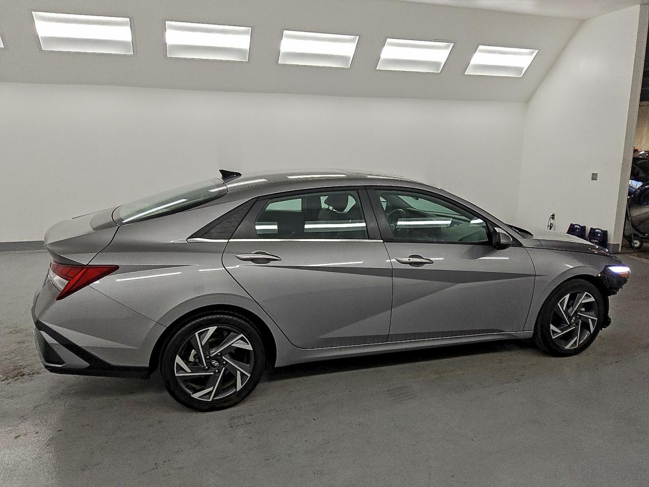 2025 HYUNDAI ELANTRA SEL photo 3