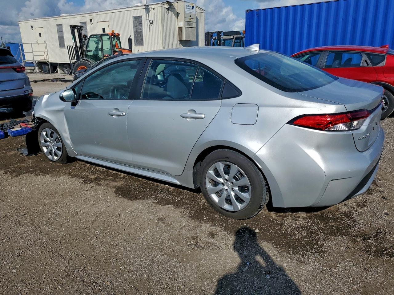2021 TOYOTA COROLLA LE photo 2