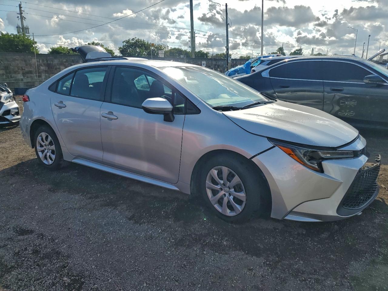 2021 TOYOTA COROLLA LE photo 4