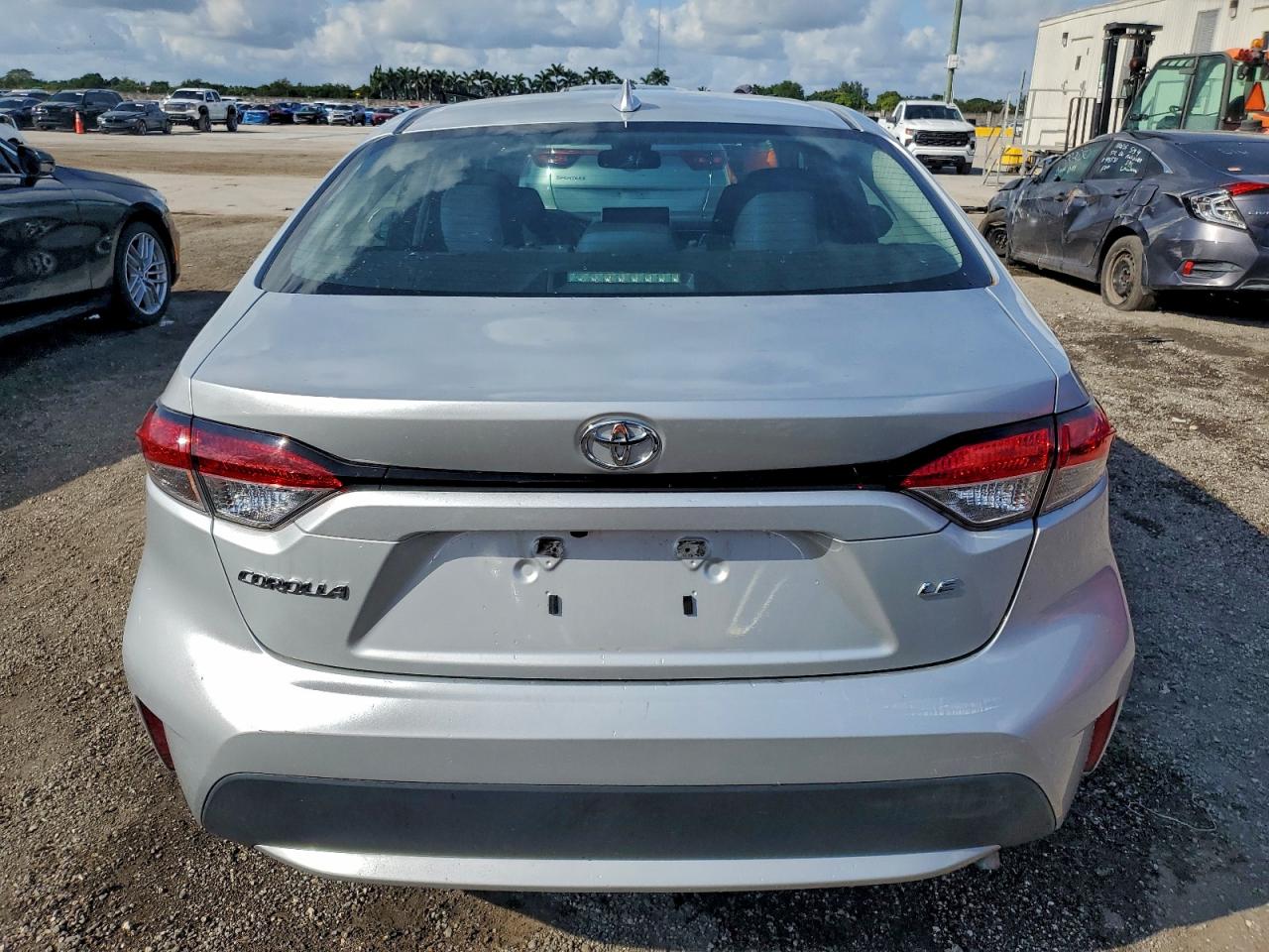 2021 TOYOTA COROLLA LE photo 6