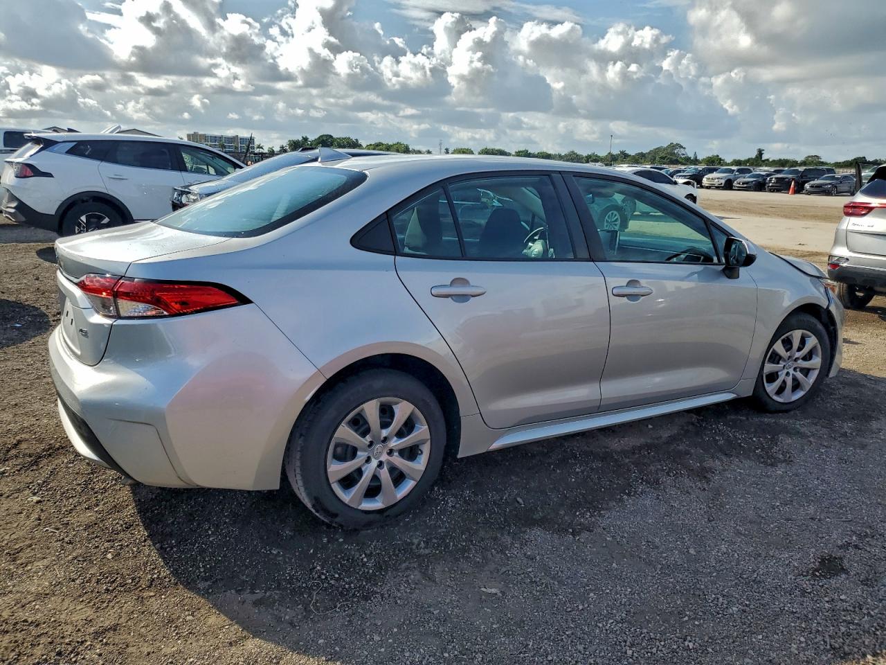 2021 TOYOTA COROLLA LE photo 3