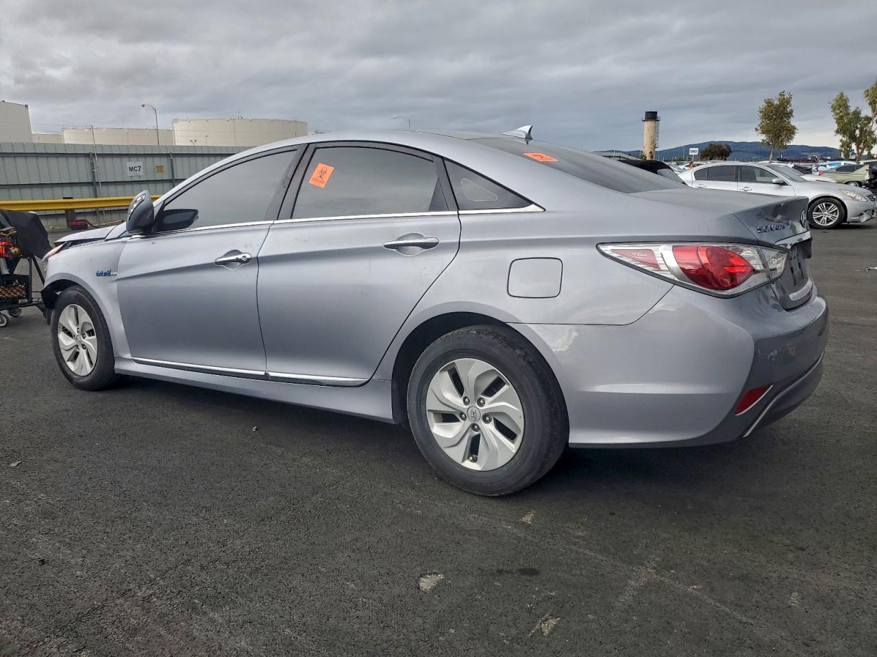 2015 HYUNDAI SONATA HYBRID photo 2