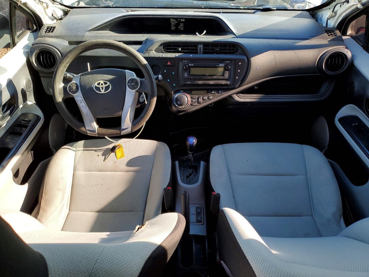 2013 TOYOTA PRIUS C photo 8