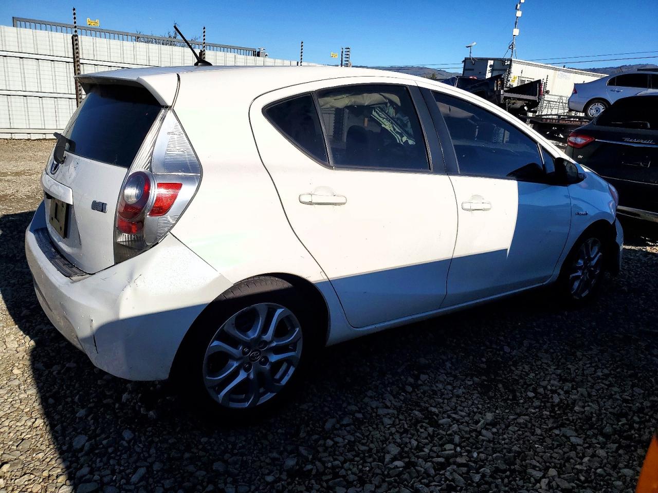 2013 TOYOTA PRIUS C photo 3