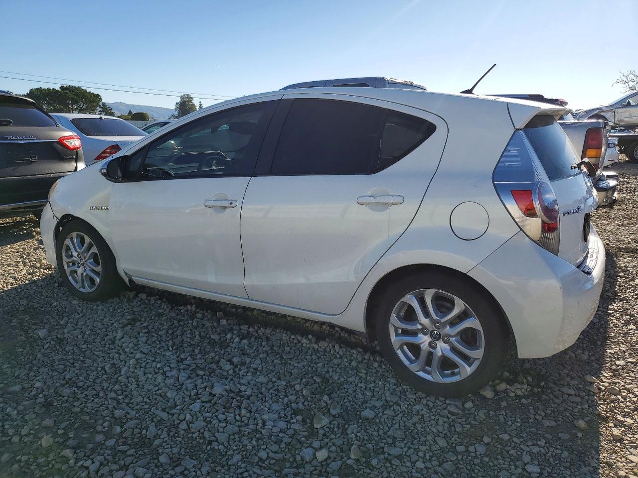 2013 TOYOTA PRIUS C photo 2
